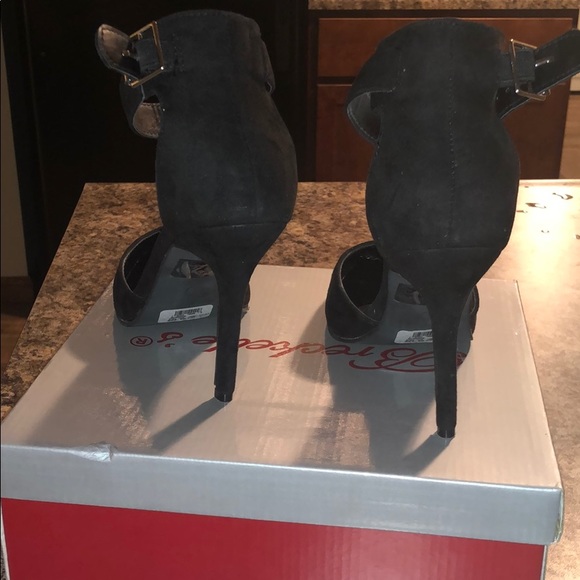 Black heel - Picture 3 of 4